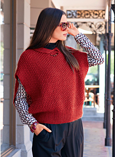 Sleeveless sweater with Peter Pan collar