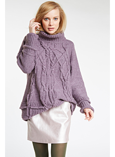 Cabled sweater with fancy collar