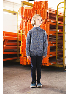 Sweater with zipped collar