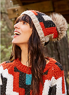 Intarsia hat with fur pompom