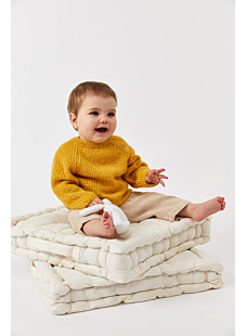Raglan buttoned sweater