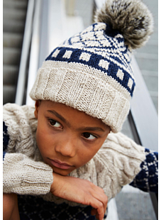 Intarsia hat with fur pompom