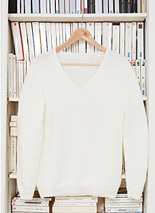 Fine-knit V-necked sweater