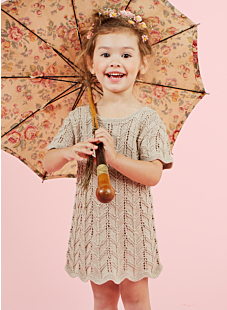 Lace dress with short sleeves