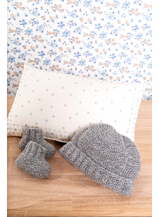 Garter stitch set with hat and booties