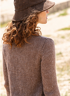 Round neck jersey sweater with set-in sleeves