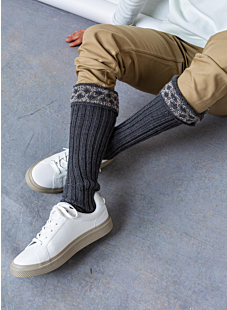Intarsia socks with folded edge