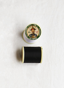 Set of two black and white cotton thread reels, 400 m, Bergère de France