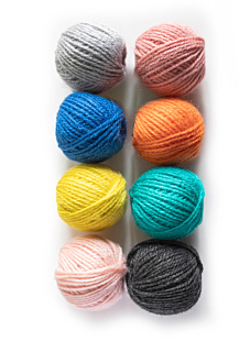 Set of 8 little balls of yarn in assorted colours