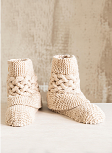 Gaiter slippers with large cable